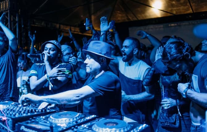 Photo of set Louie Vega.