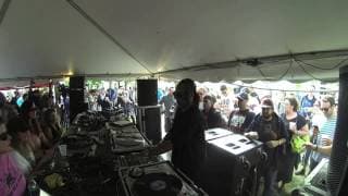 Photo of set Stacey Pullen.