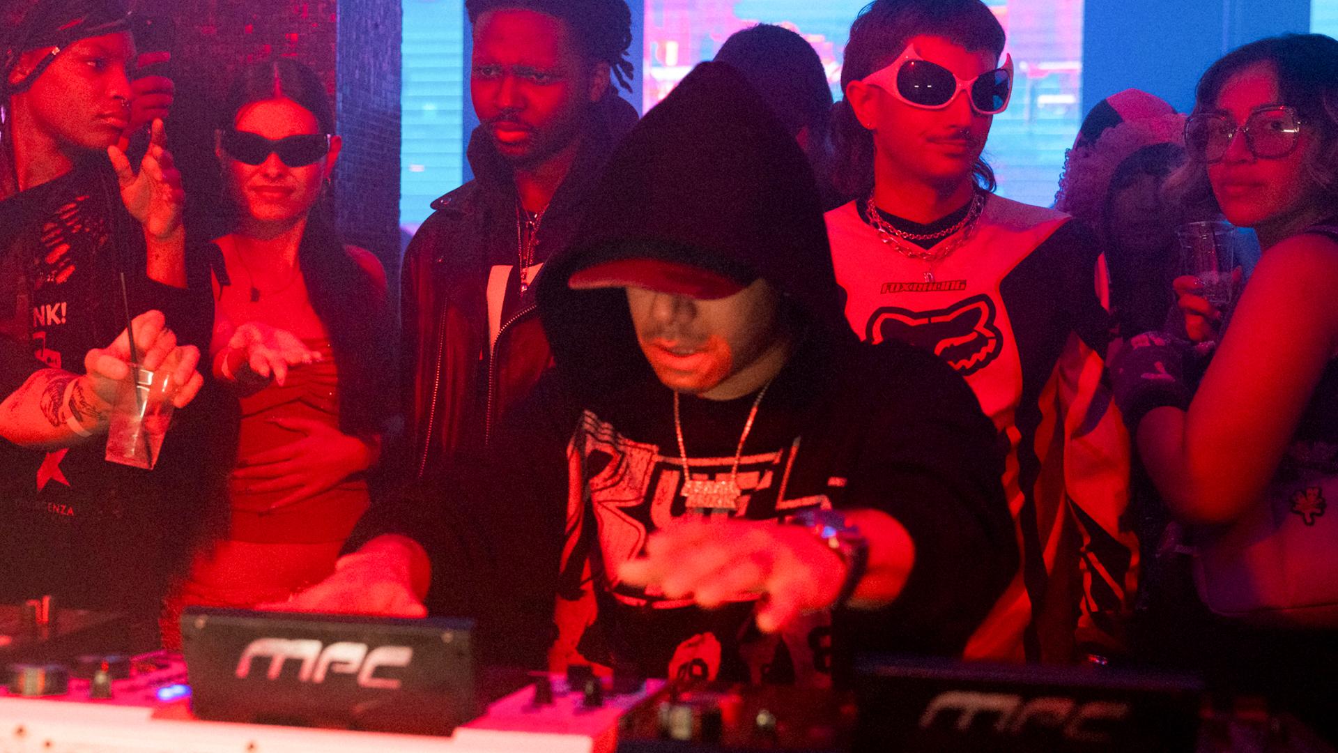 Photo of set Araabmuzik.