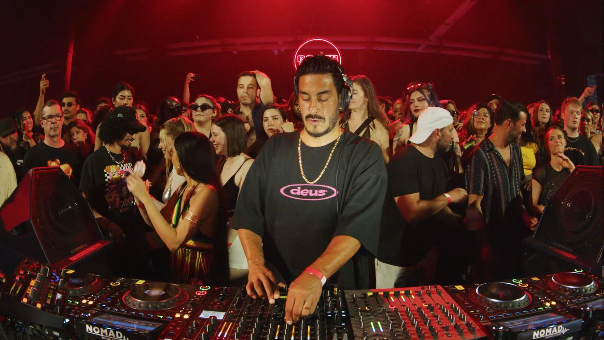 Photo of set Armand Van Helden.
