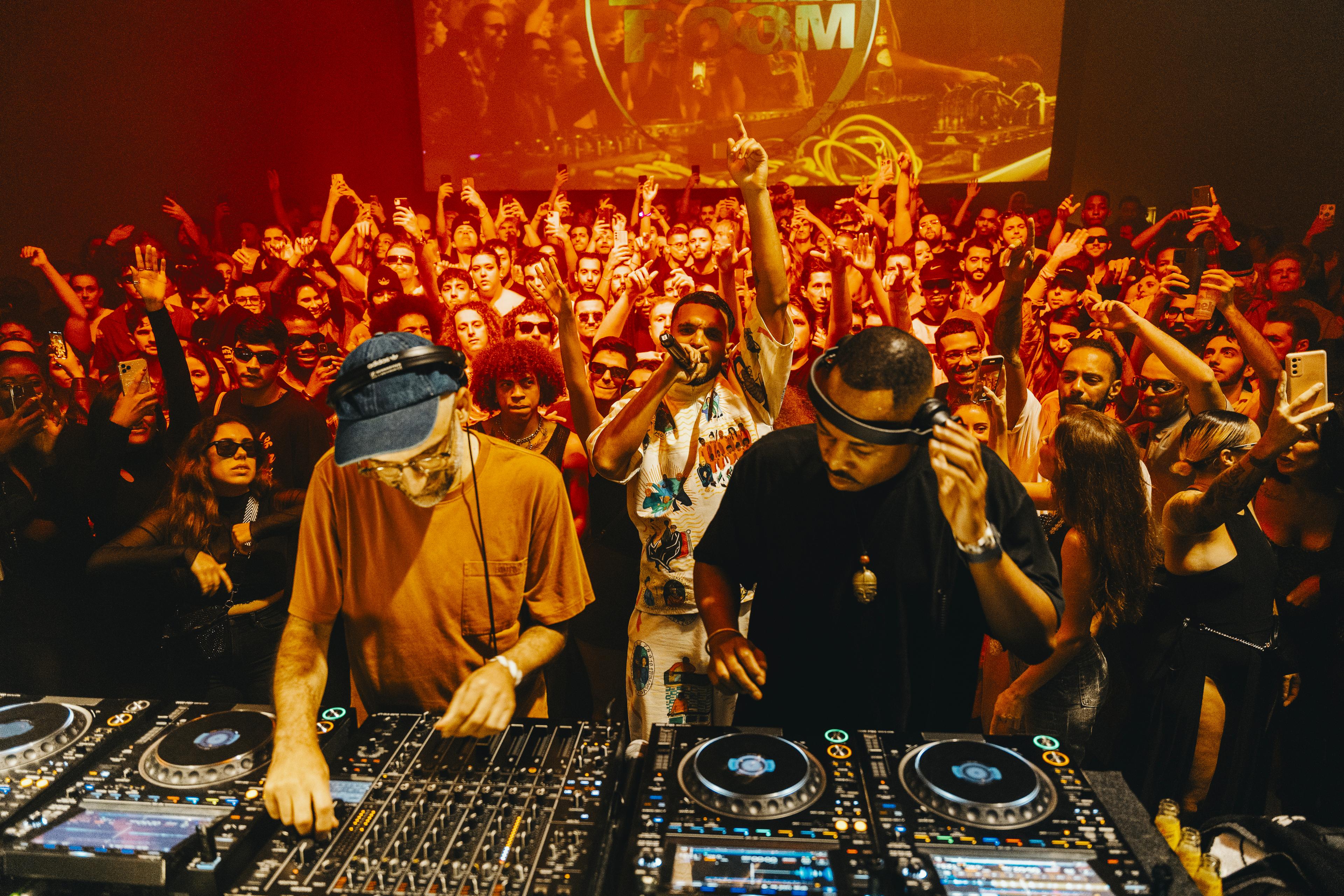Photo of set Batida b2b DJ Satelite.