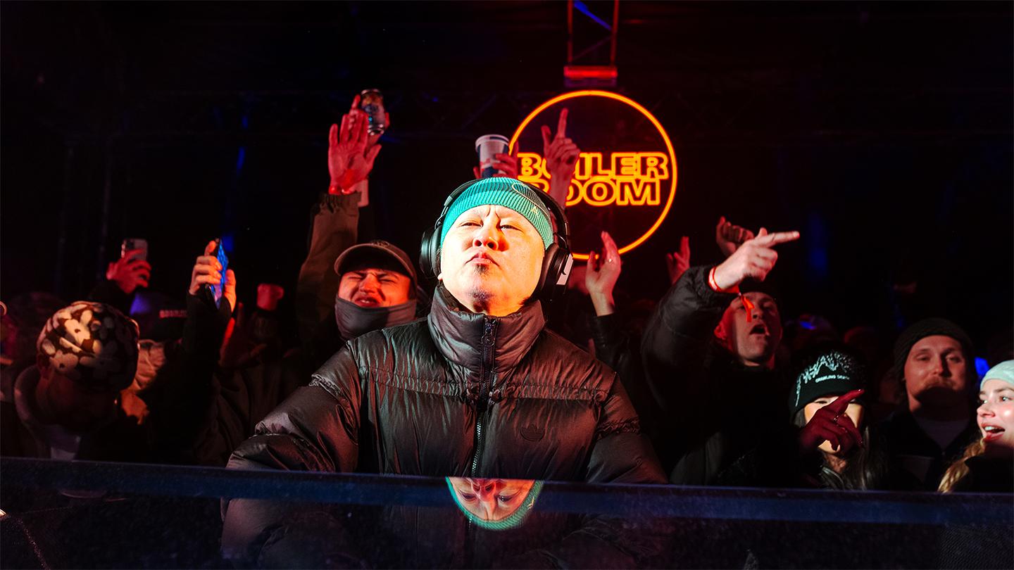 Photo of set Ken Ishii.