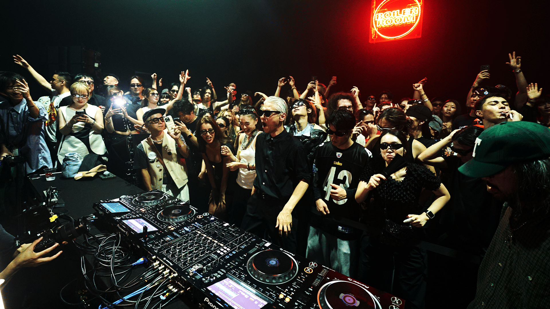 Photo of set Shinichi Osawa.