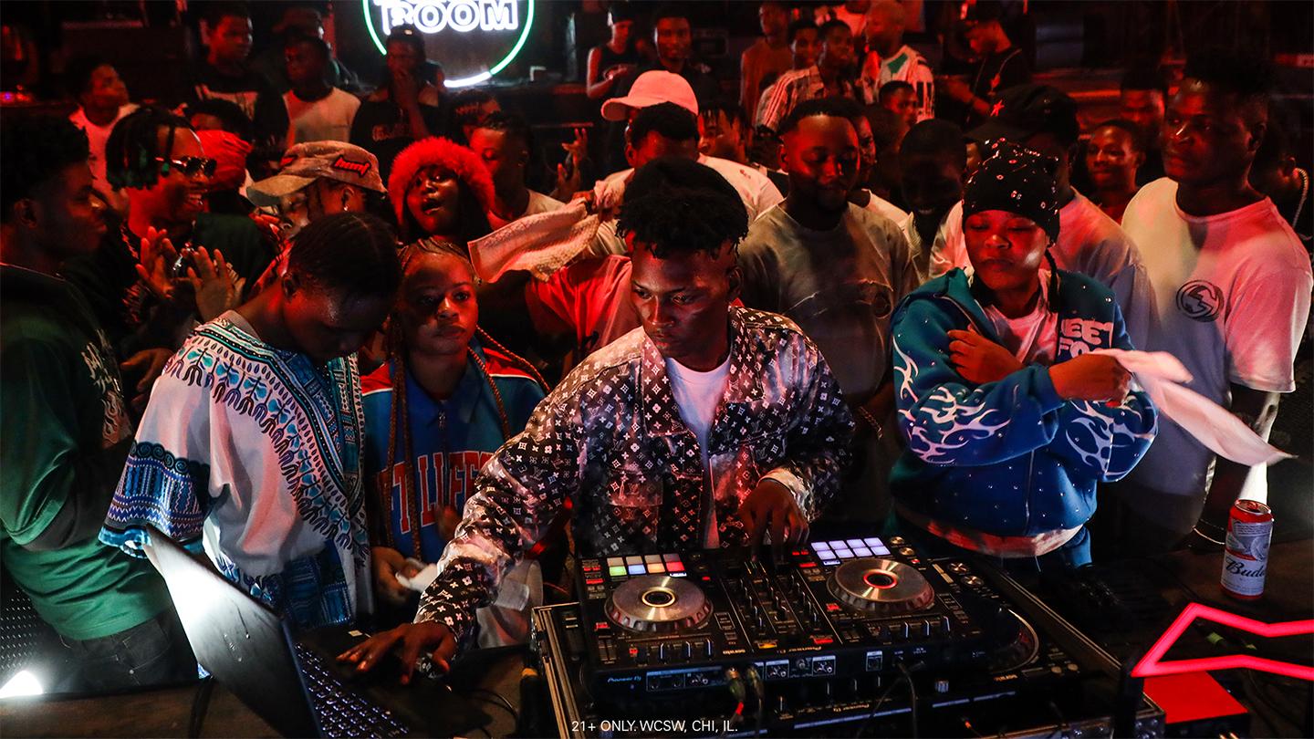 Photo of set DJ Tobzy.