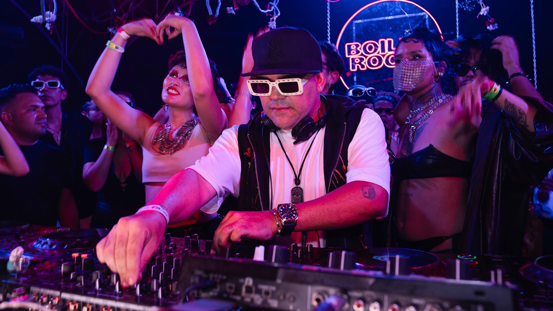 Photo of set DJ Yirvin.