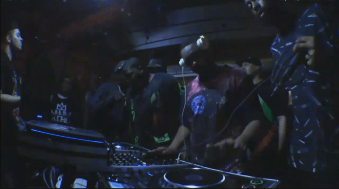 Photo of set Nadus.