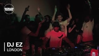 Photo of set DJ EZ.