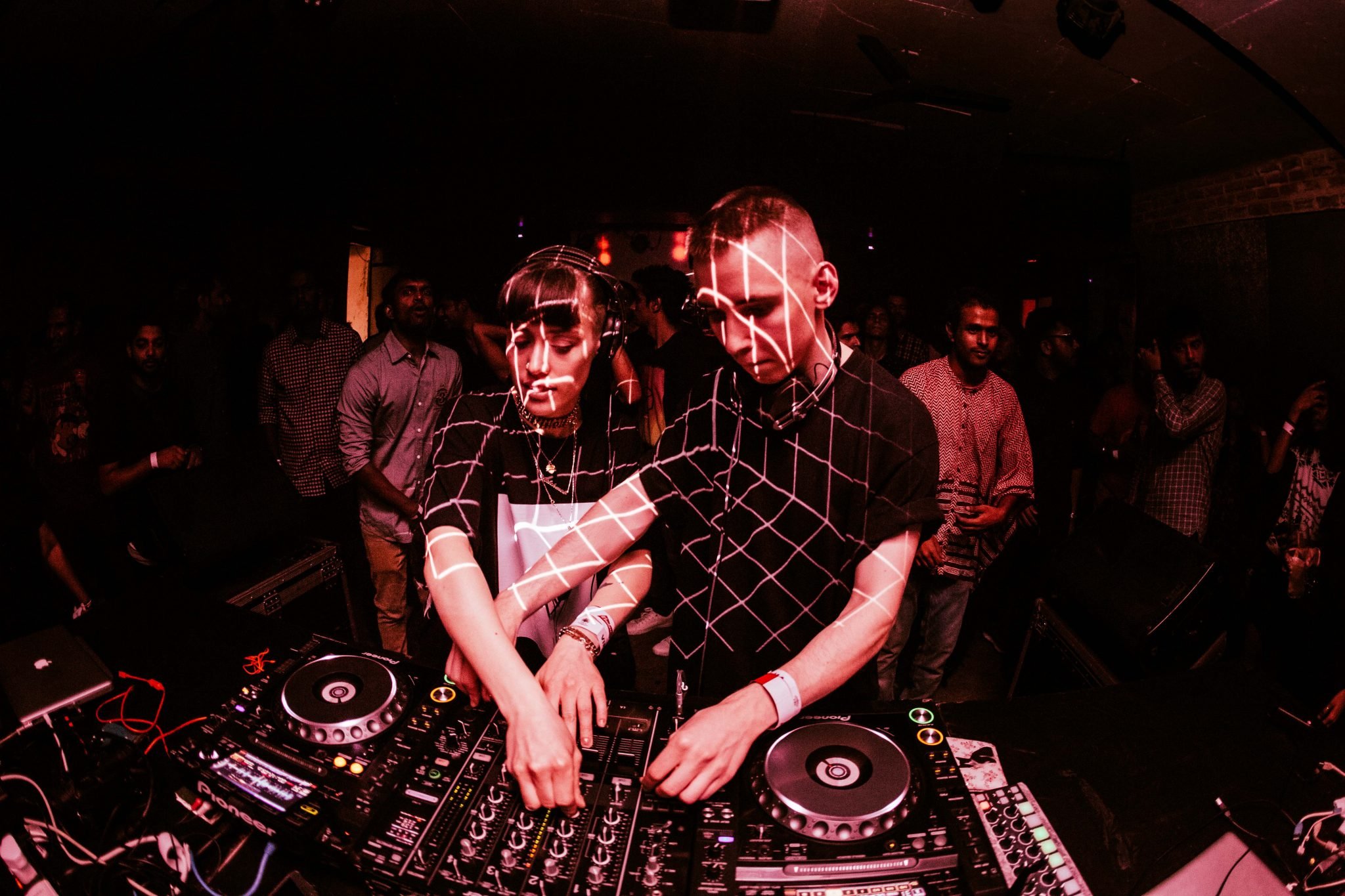 Flyer for event Zora Jones b2b Sinjin Hawke.