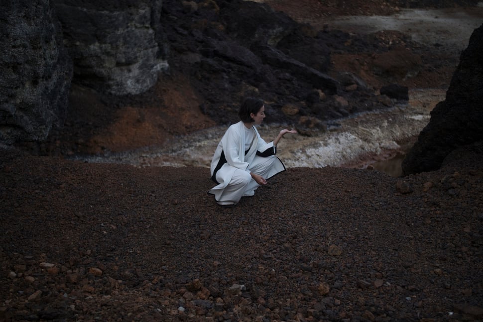 Photo of set Lucrecia Dalt: 'Edge'.