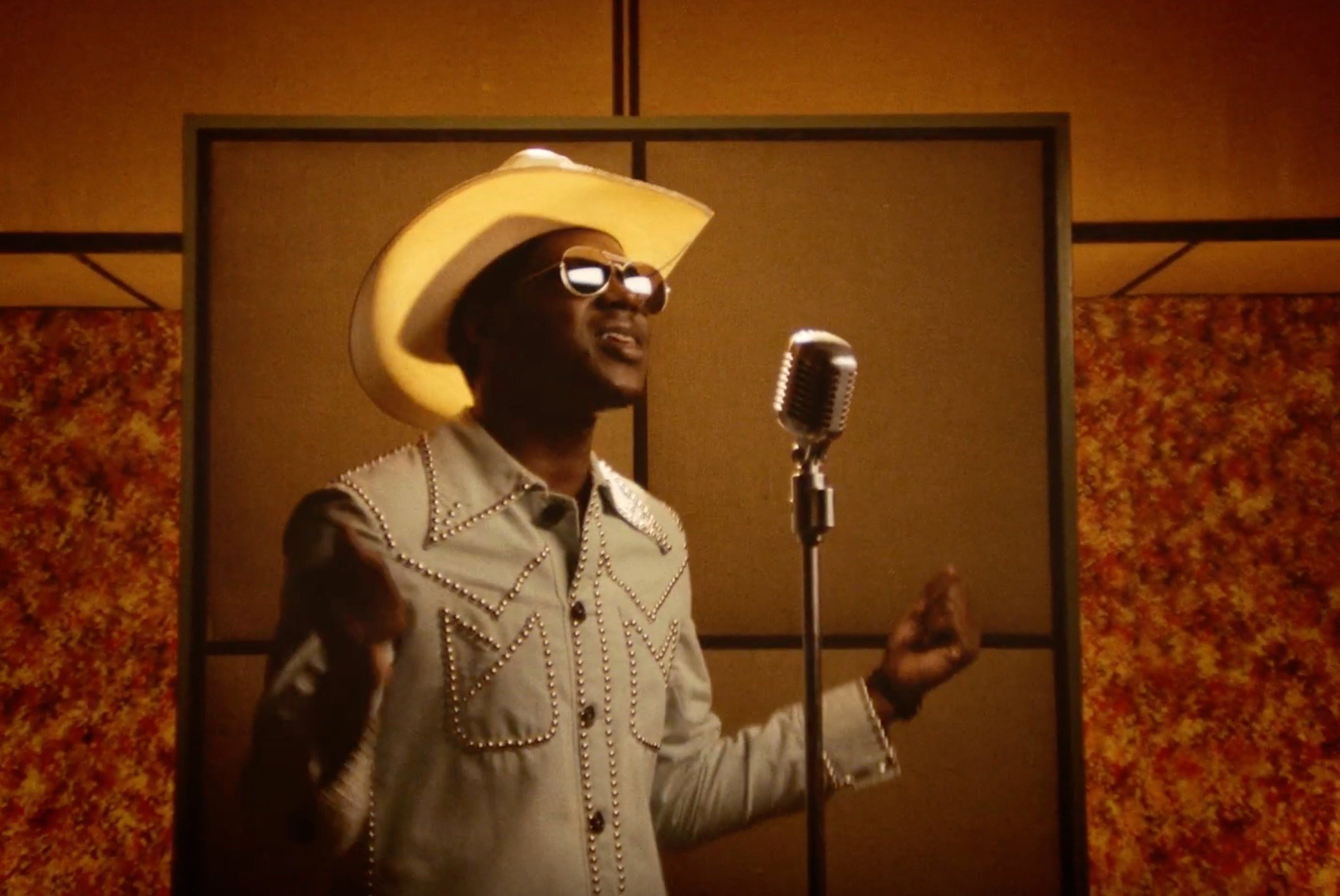 Photo of set Theophilus London: 'Pretty' (feat. Ian Isiah).