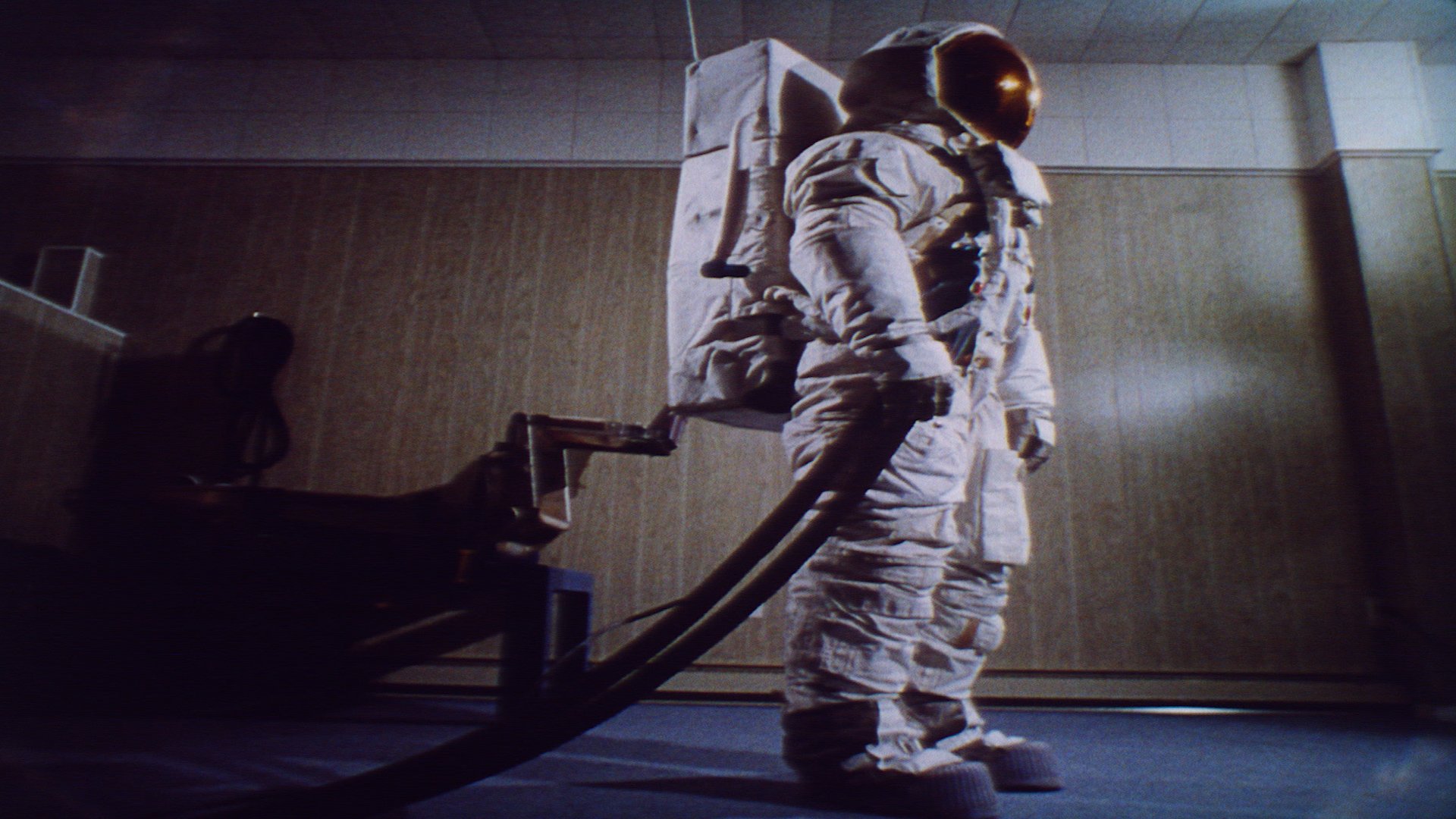 Photo of set Orson Hentschel: 'Antigravity'.