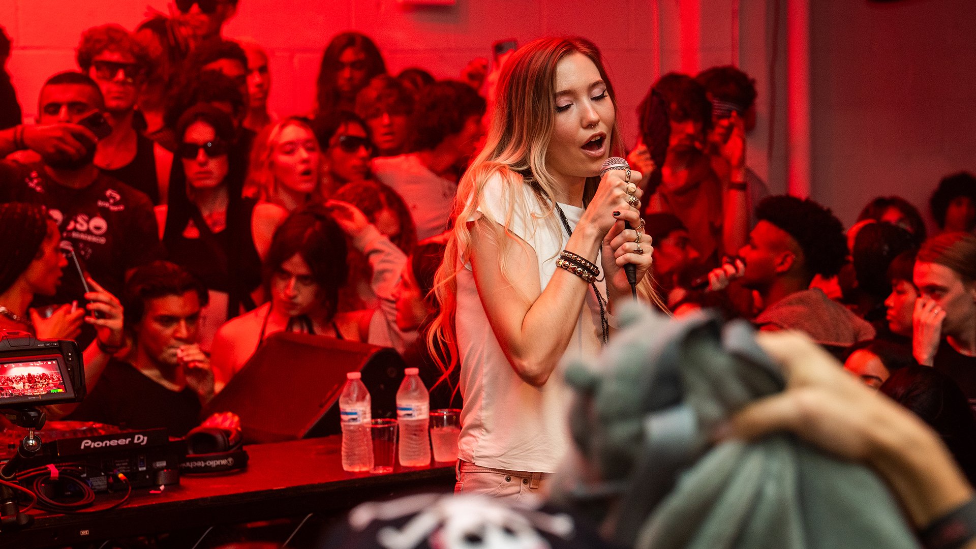 Photo of set Anna Luna.