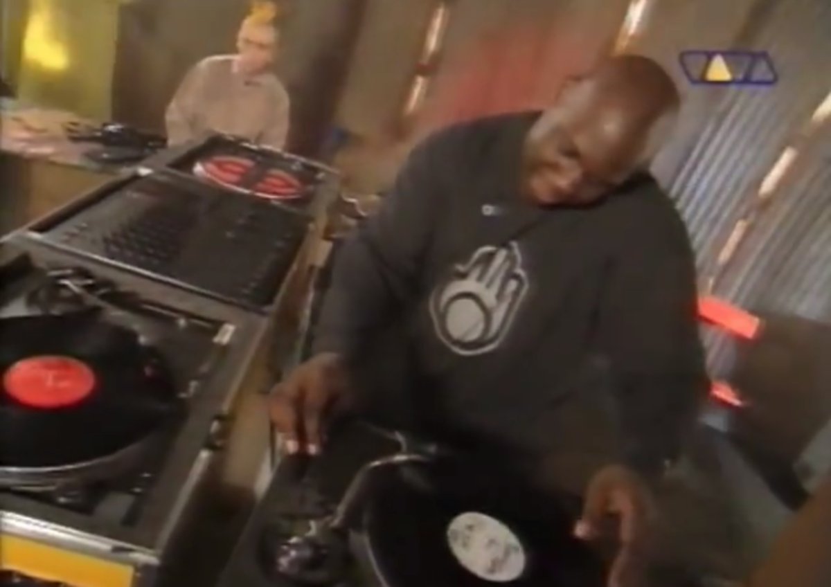 Photo of set Carl Cox: three-deck vinyl mix.