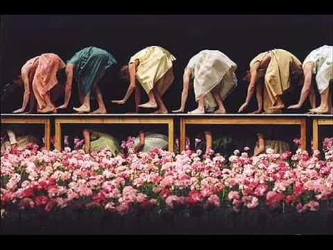 Photo of set Pina Bausch: Walzer.