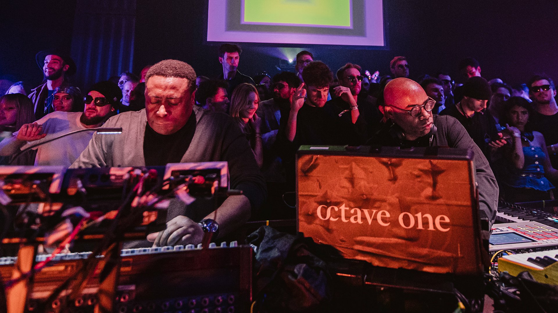 Photo of set Octave One.