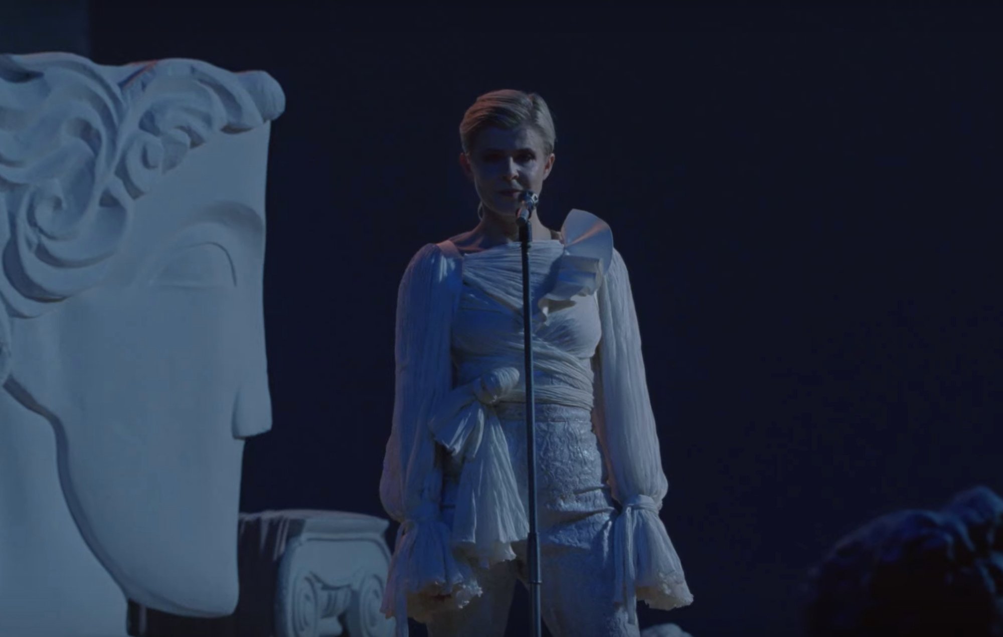 Photo of set Robyn: 'Ever Again'.