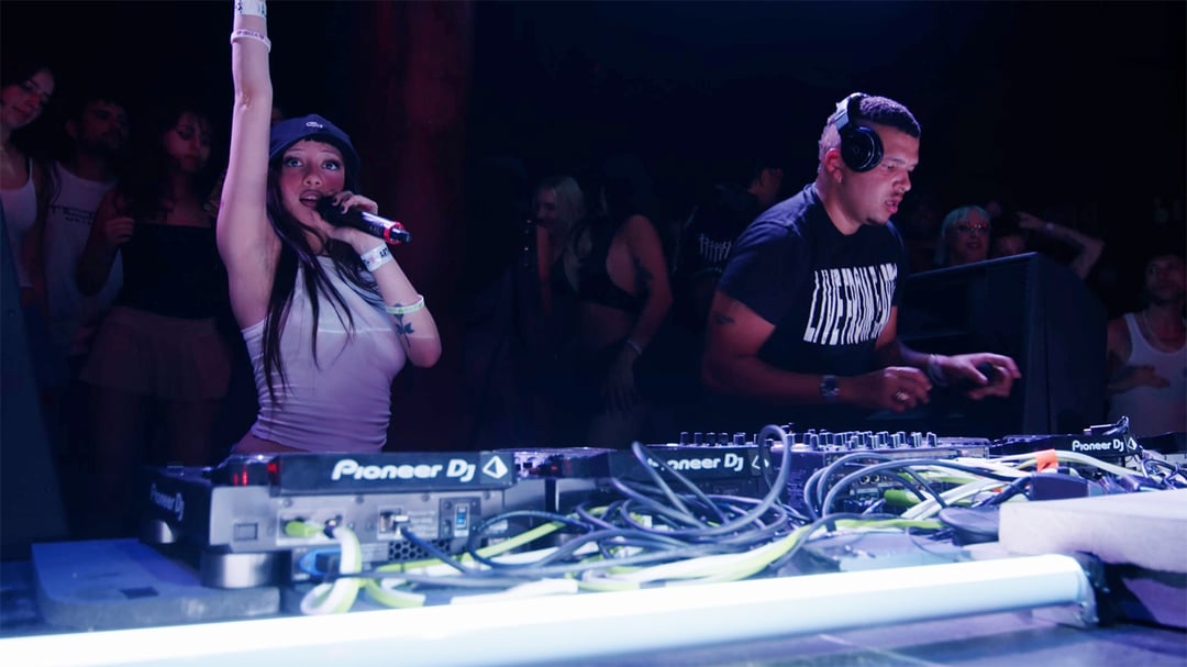 Photo of set Six Sex & MCR-T (live).