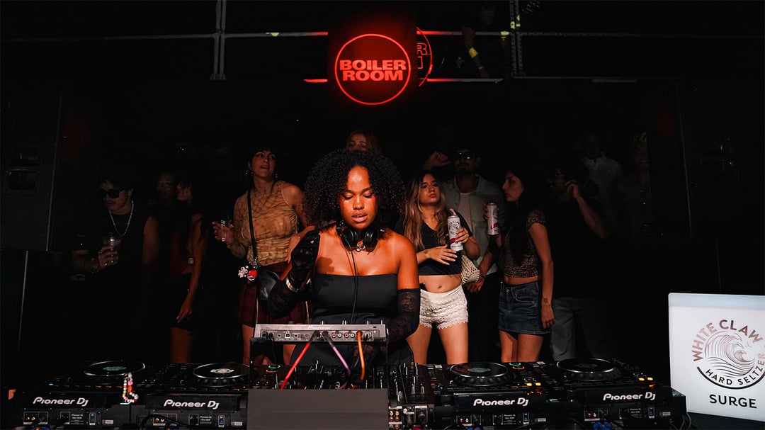 Photo of set Yasmin Regisford.