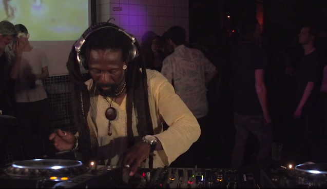 Photo of set Mr Raoul K.