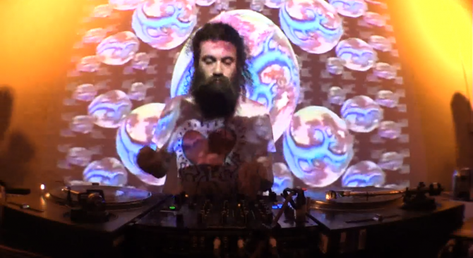 Photo of set The Gaslamp Killer.