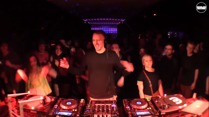 Photo of set Kabuki.