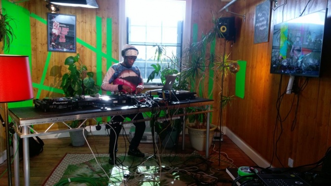 Photo of set DJ Firmeza.