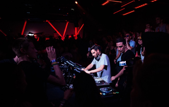 Photo of set Deep'a & Biri.