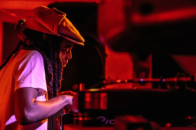 Photo of set Shy One.