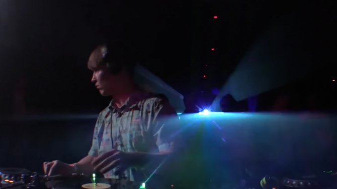 Photo of set Kristopher Luigend.