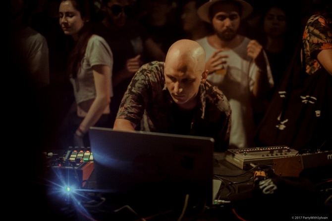 Photo of set Jacques Greene.