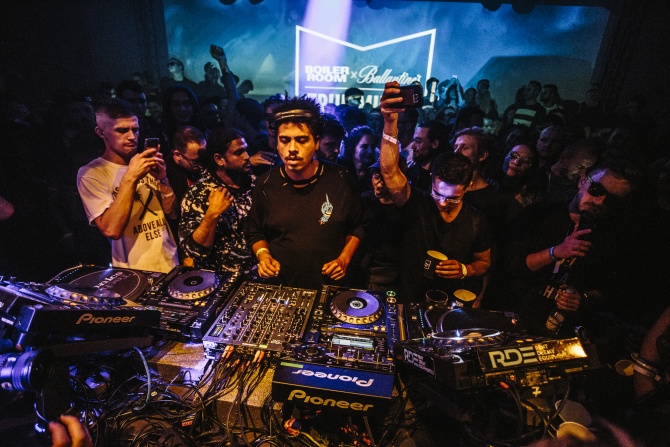 Photo of set Seth Troxler.