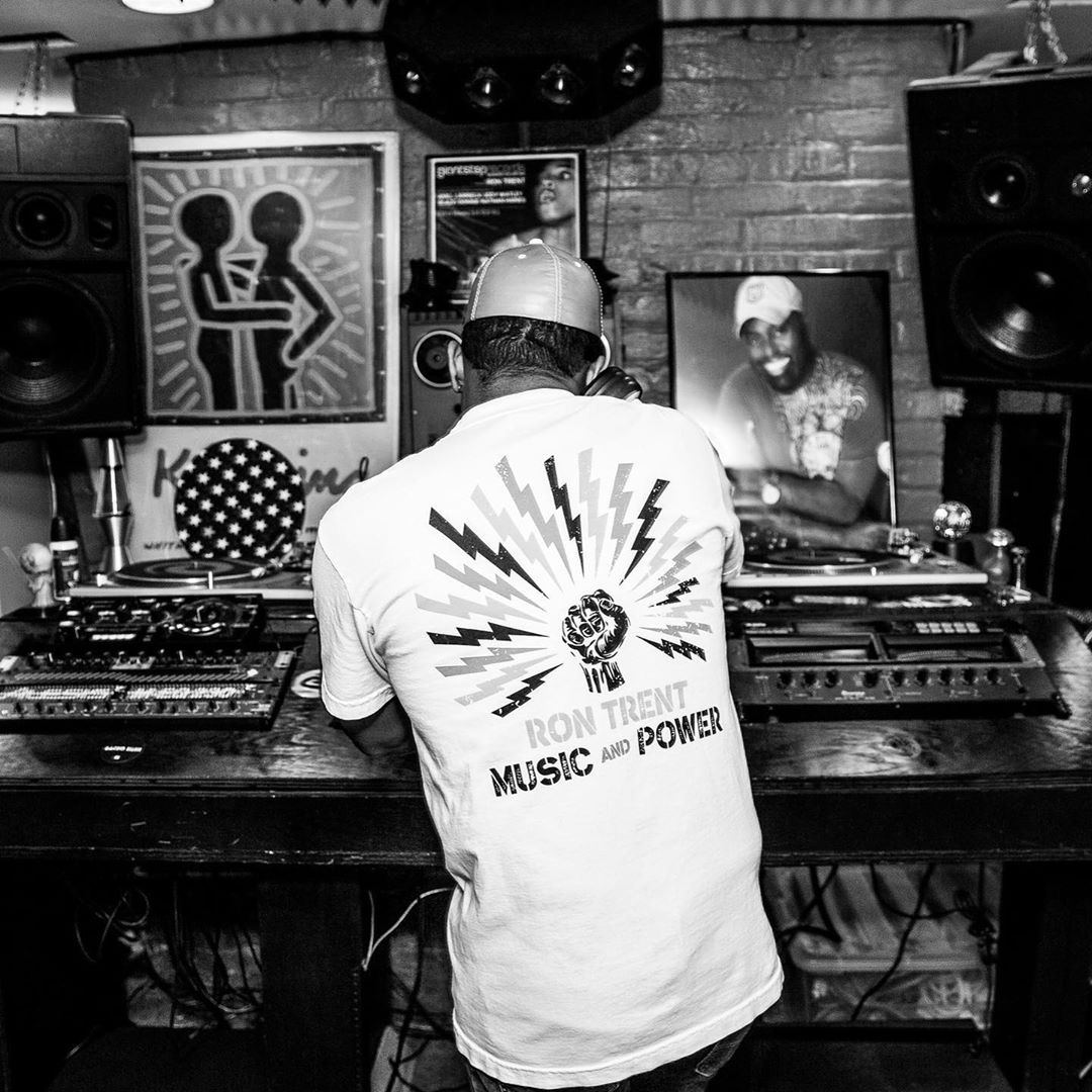 Photo of set Ron Trent.