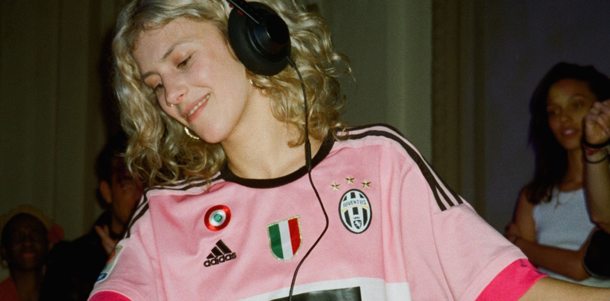 Photo of set Qendresa.