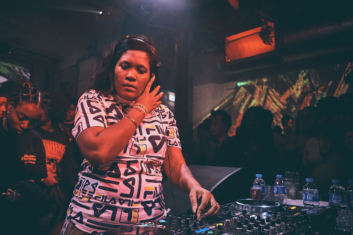 Photo of set Cooly G.