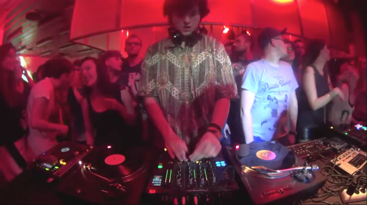 Photo of set Eltron John.