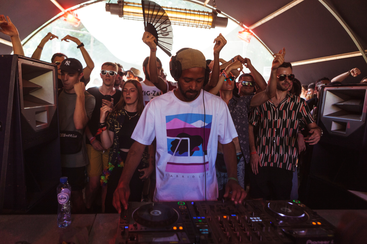 Photo of set Joey Anderson.