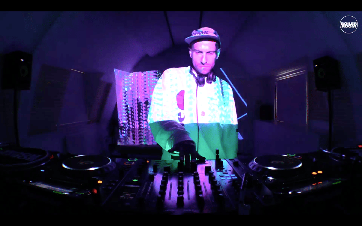 Photo of set Tom Lea.