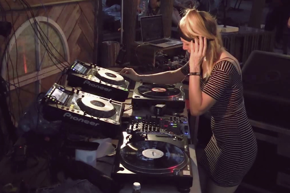 Photo of set Ellen Allien.