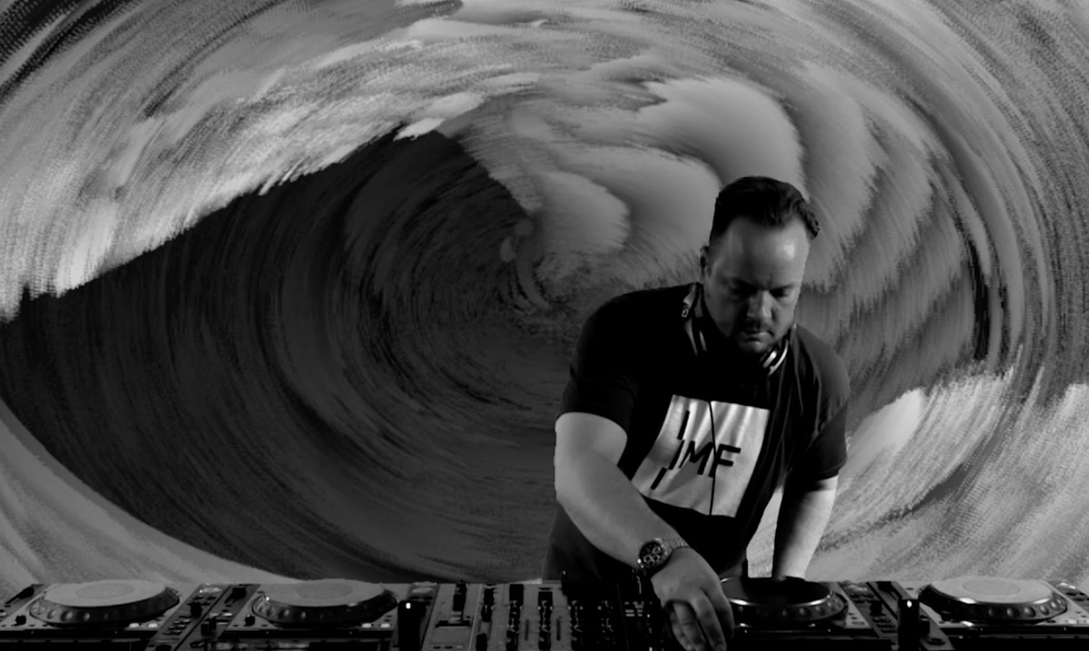 Photo of set Marcel Fengler.