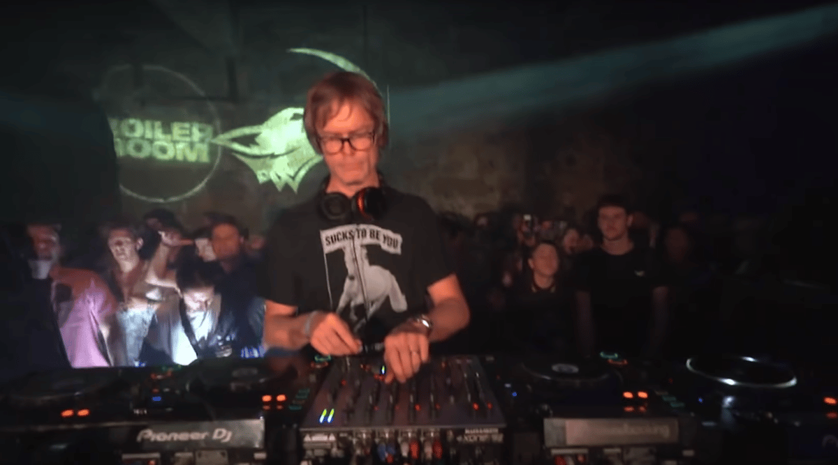 Photo of set Surgeon.