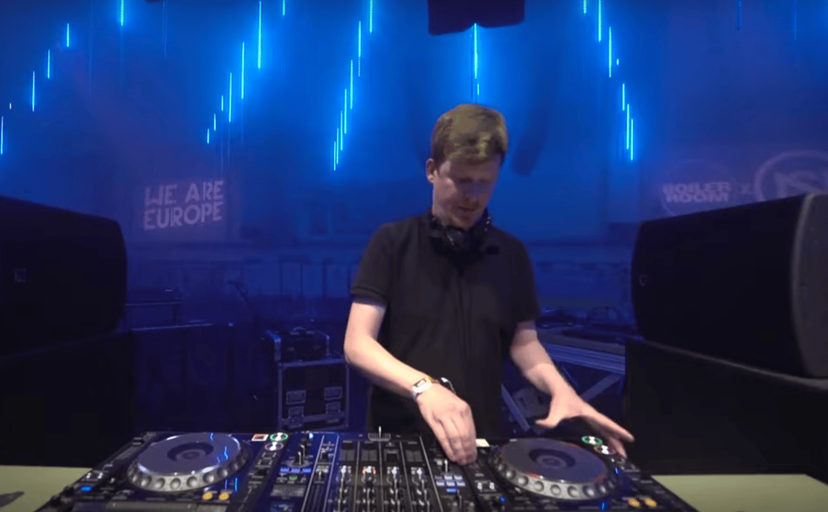 Photo of set De Dupe.