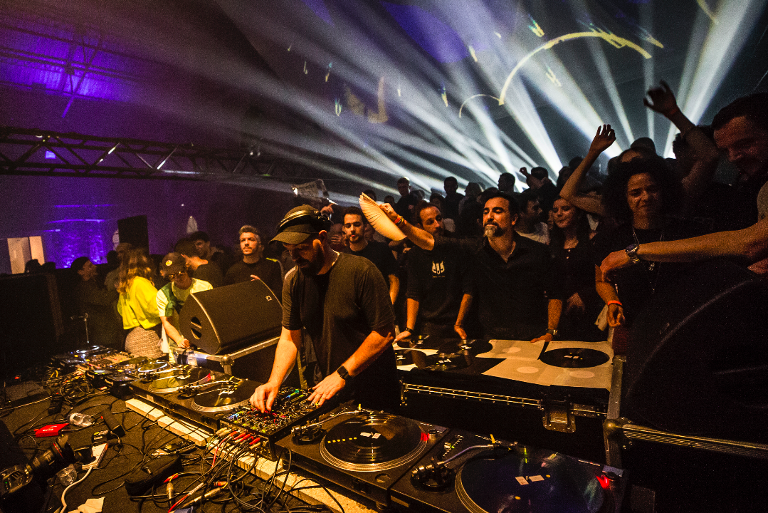 Photo of set Speedy J.