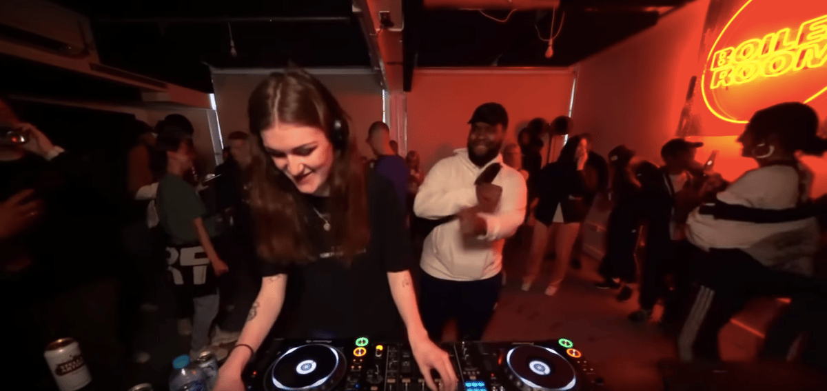 Photo of set Trudy.JPG.