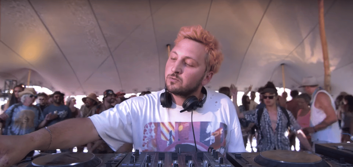 Photo of set DJ D. Dee.