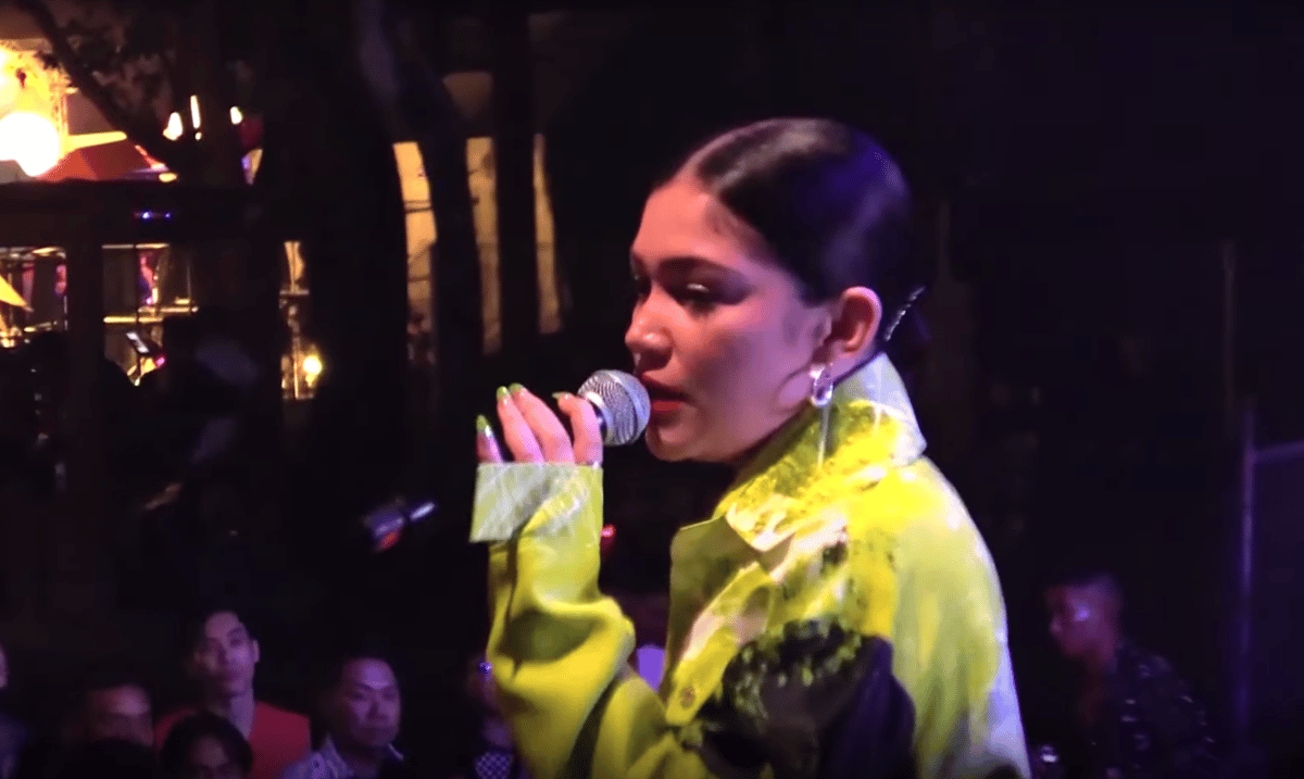 Photo of set Jess Connelly.