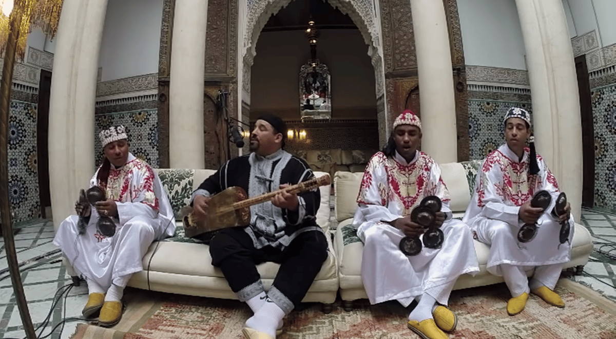 Photo of set Maalem Mohamed Kouyou.