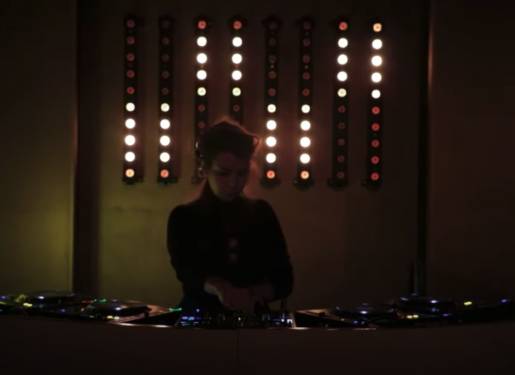 Photo of set Liliane Chlela.