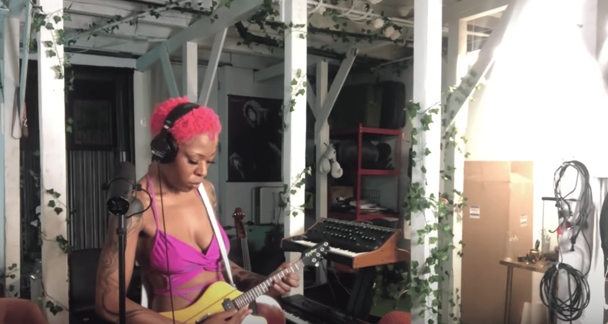 Photo of set Sudan Archives.