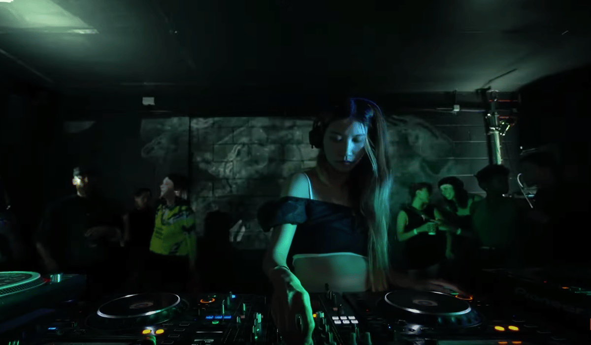 Photo of set Flora Yin-Wong.