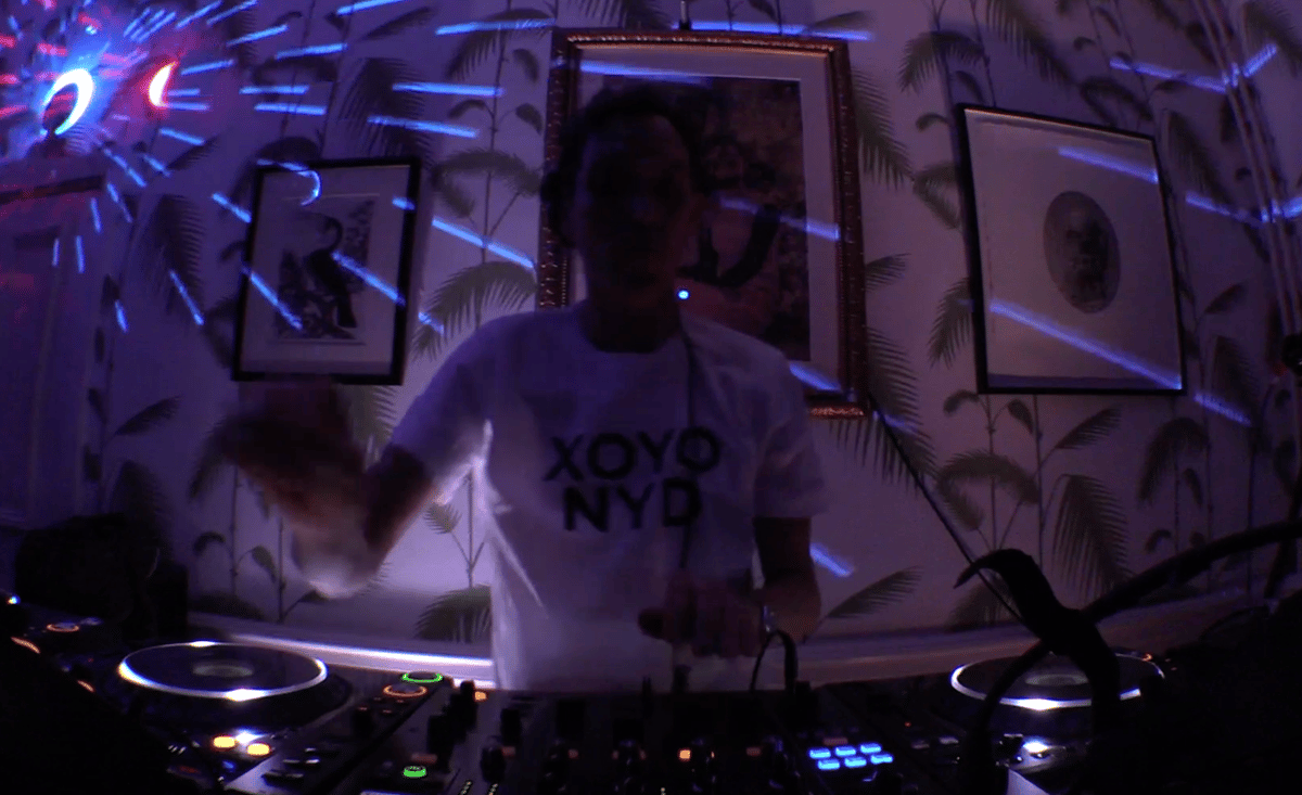 Photo of set Artwork.